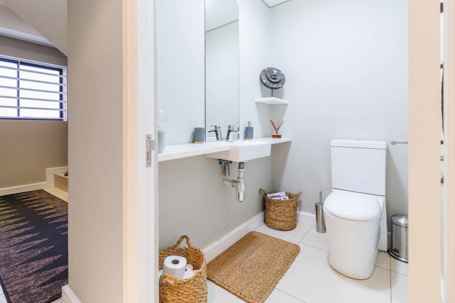 3 Bedroom Property for Sale in Sea Point Western Cape